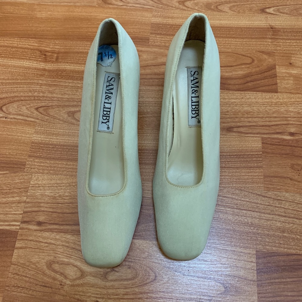 4/$15 Sam & Libby pumps